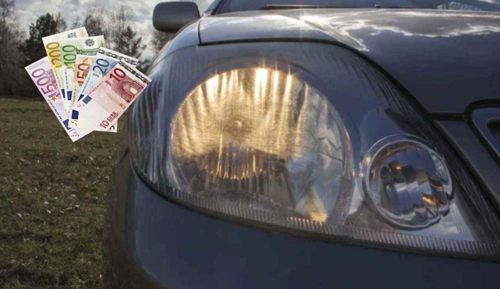 Fari auto accesi e multa (Depositphotos foto) - www.vehiclecue.it