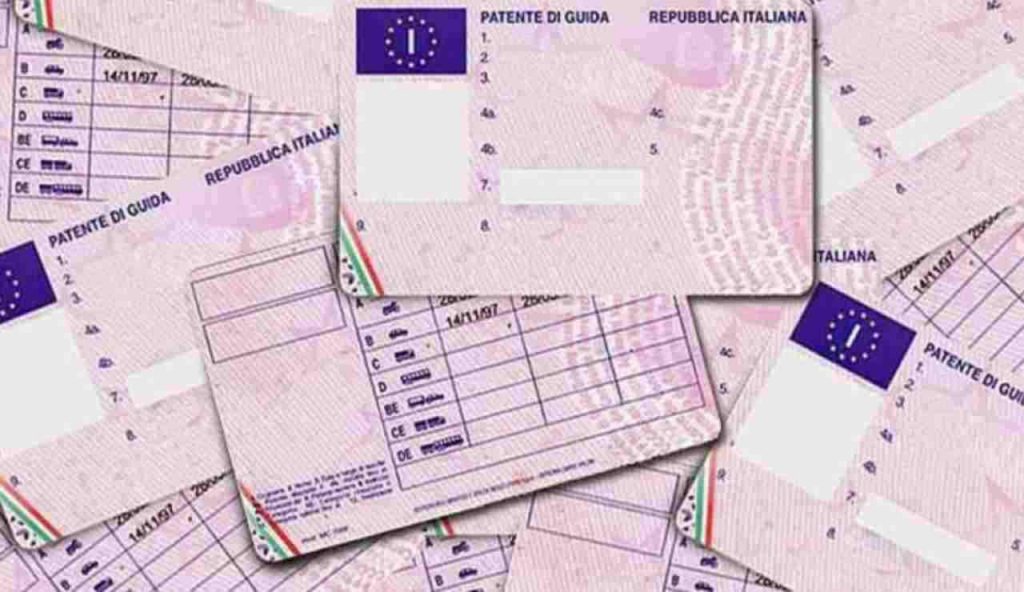 Patente (Ministero delle Infrastrutture e dei Trasporti foto) - www.vehiclecue.it