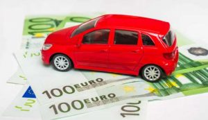 Soldi e auto (Depositphotos foto) - www.vehiclecue.it